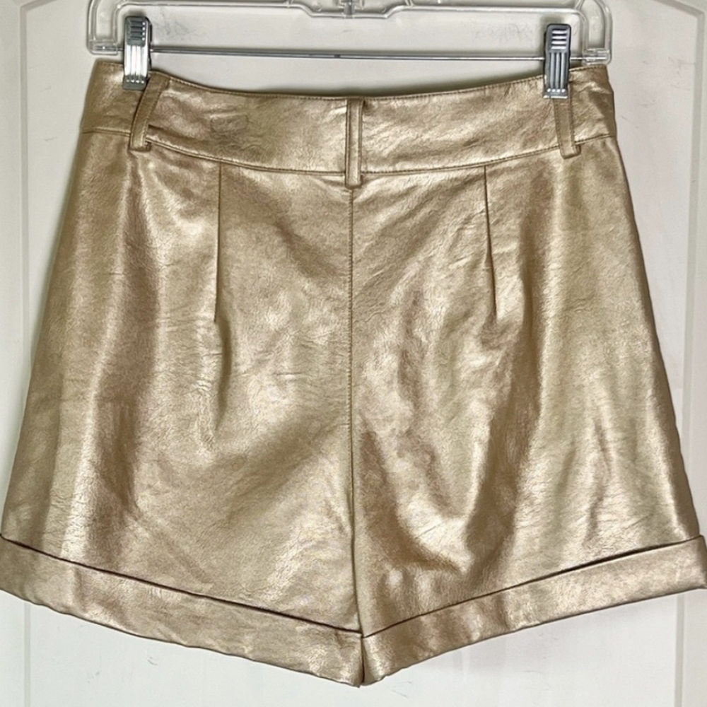 Forever 21 Faux Leather Cuffed Shorts S Metallic Gold High Rise Pleated Bottoms - Picture 5 of 6